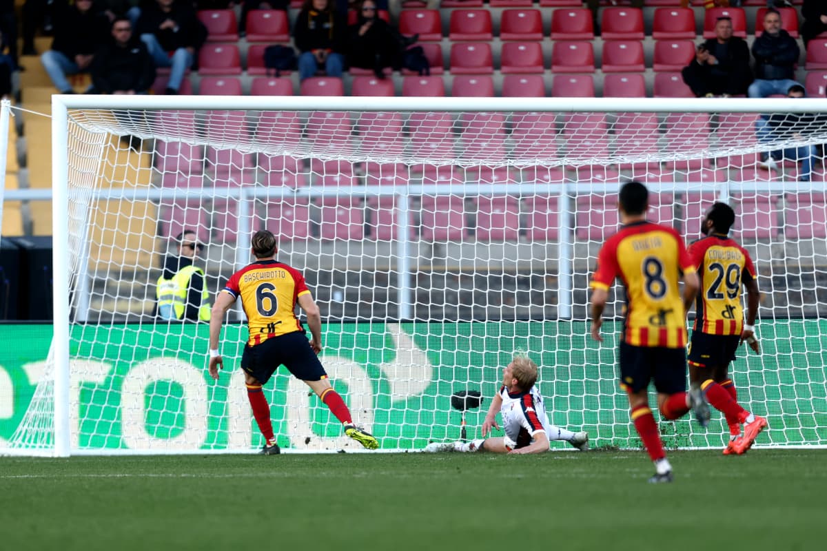 Goalkeeper saves a shot during Lecce vs Genoa