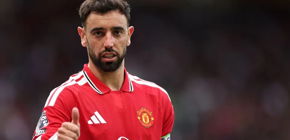 Bruno Fernandes giving a thumbs up during match