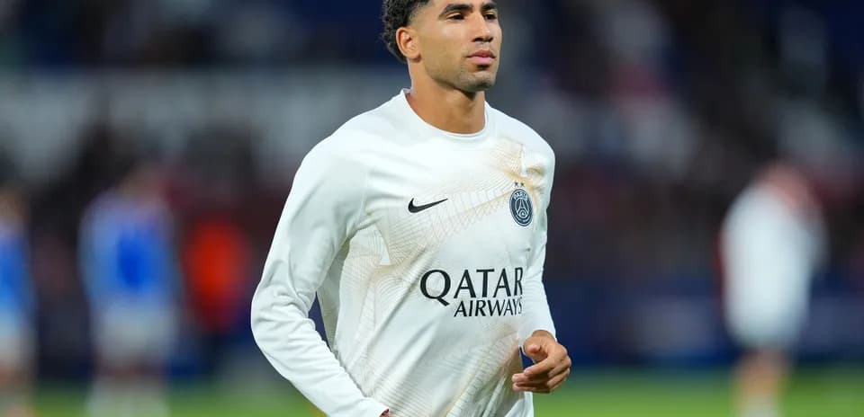 Player warming up in Paris Saint-Germain jersey