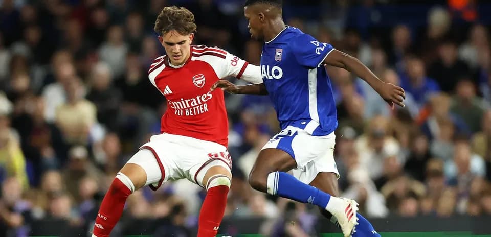 Arsenal player challenged by Ipswich Town opponent