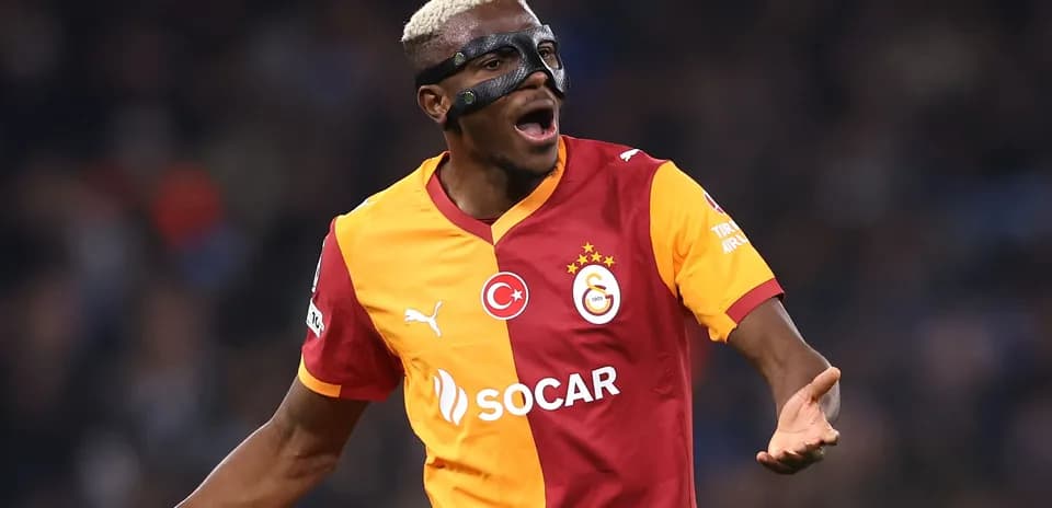 Player celebrating in Galatasaray jersey and mask