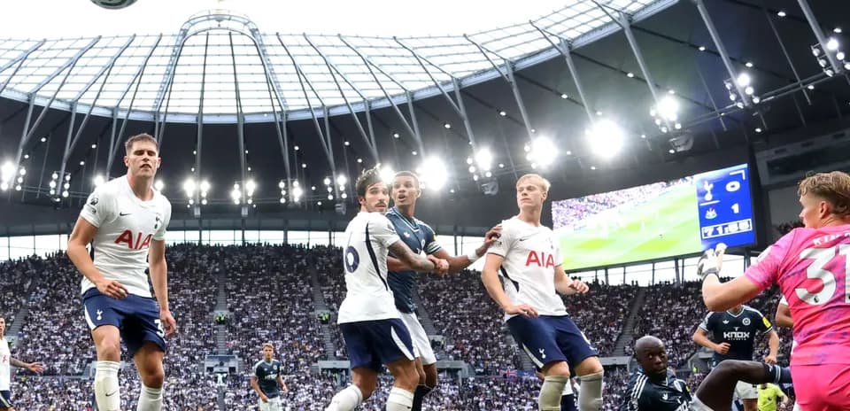 Players contesting a ball during Tottenham vs Newcastle
