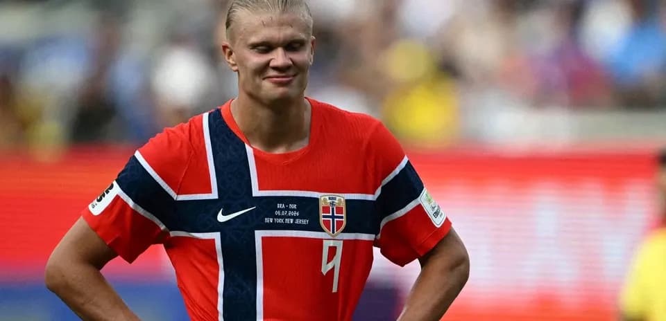 Player in Norway jersey on the field