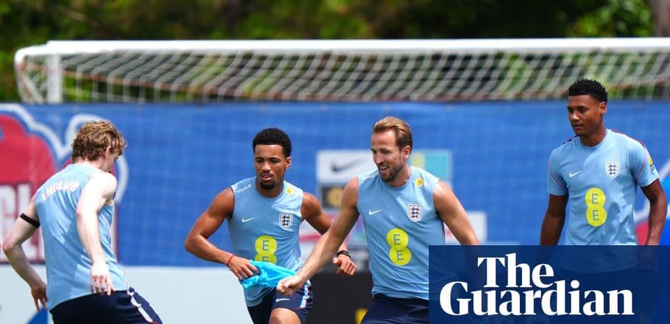 England players training on the pitch together