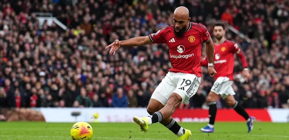 Manchester United player shooting during match