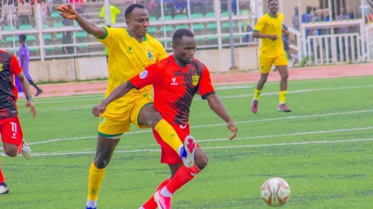 Kano Pillars player dribbling against Doma United