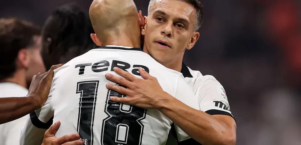 Beşiktaş players celebrating during match