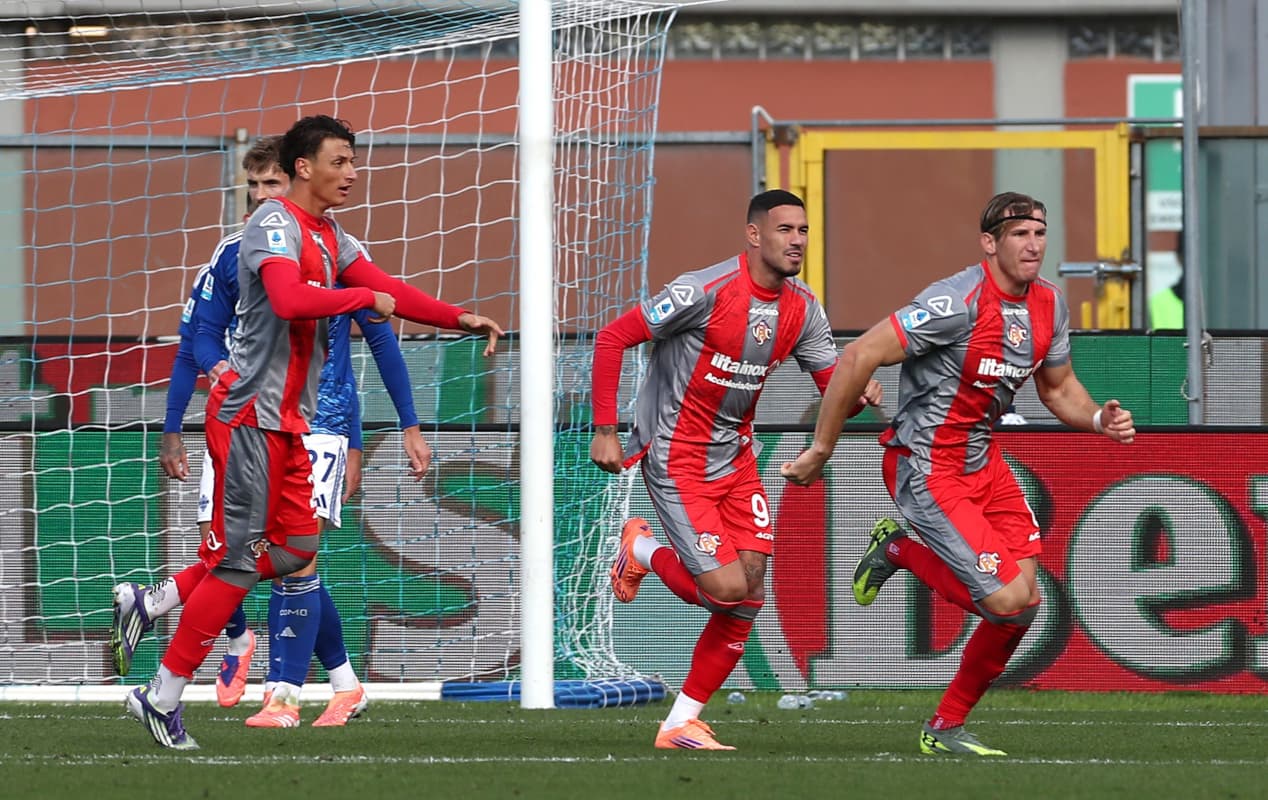 Players celebrating a goal during Cremonese match