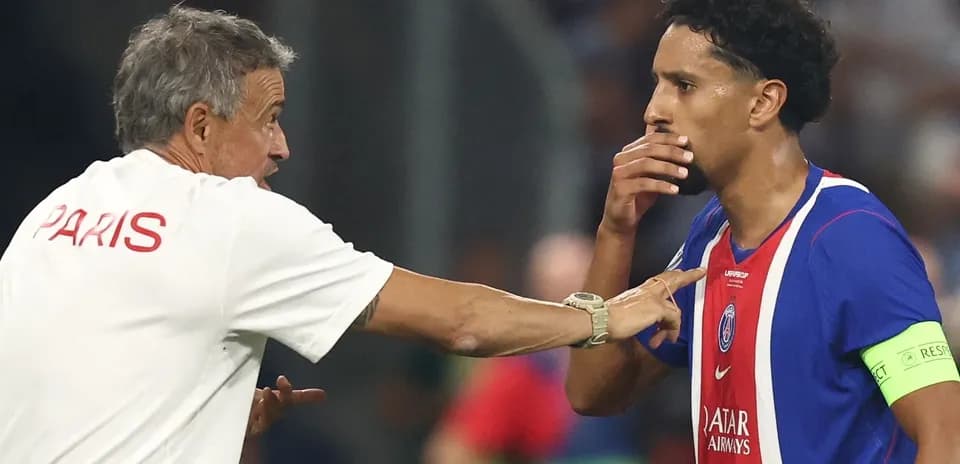 Coach instructing player during match at PSG