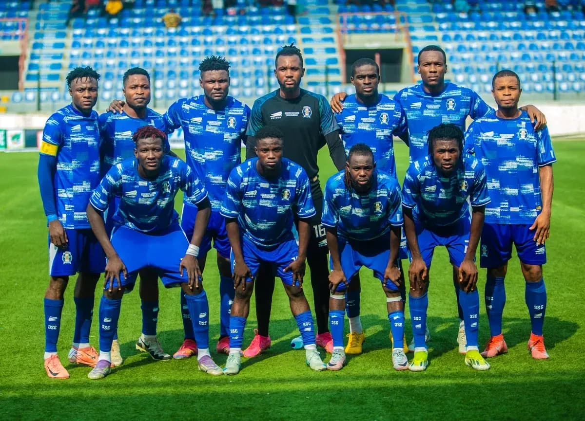 Plateau United team posing for a photo
