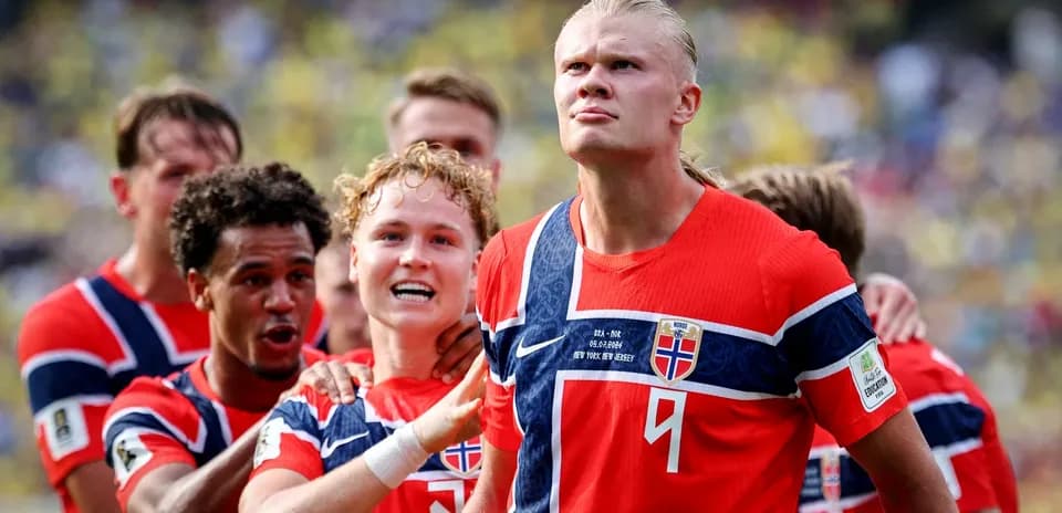 Norway players celebrating during World Cup match