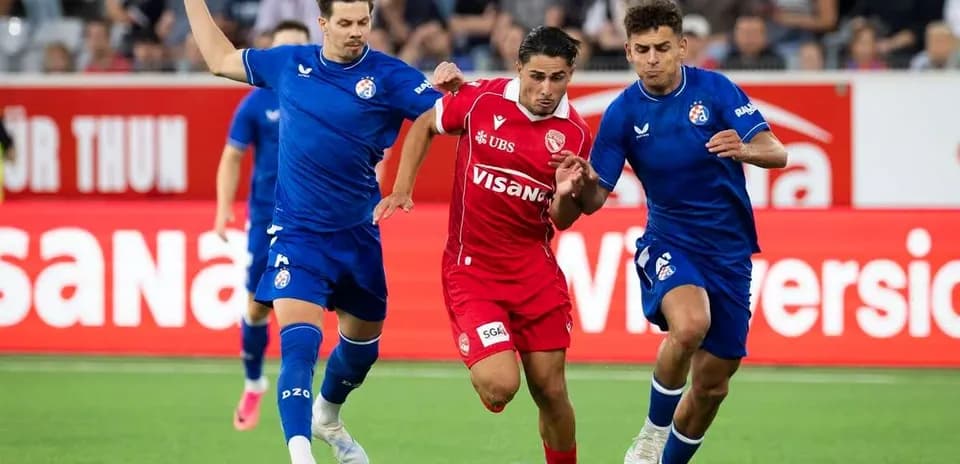 Dinamo Zagreb players competing against FC Thun