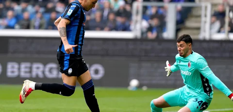 Atalanta player in action against Bologna goalkeeper