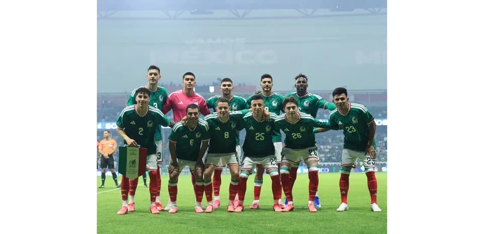 Mexico national team posing before match