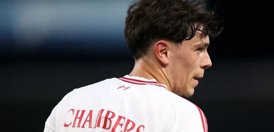 Player with the name 'CHAMBERS' on jersey