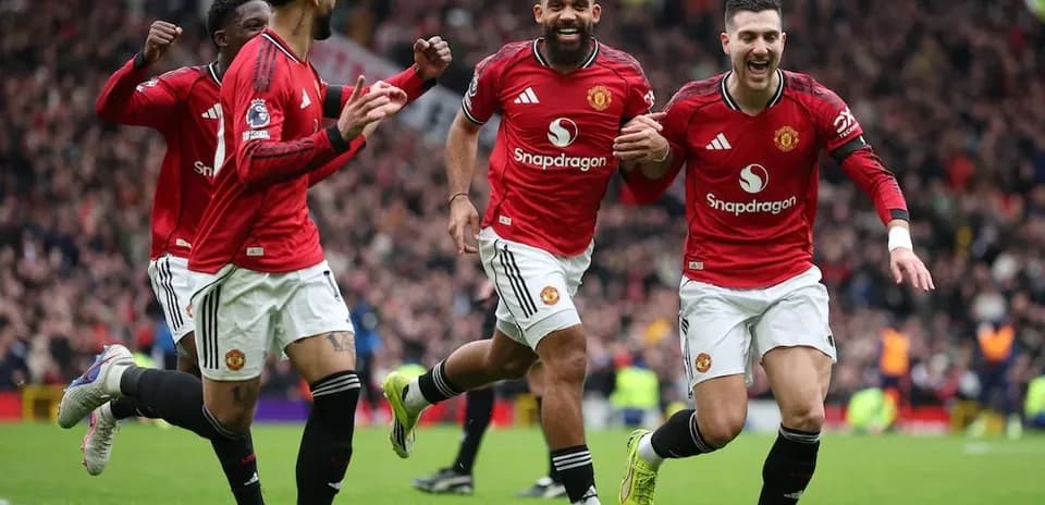 Manchester United players celebrating a goal