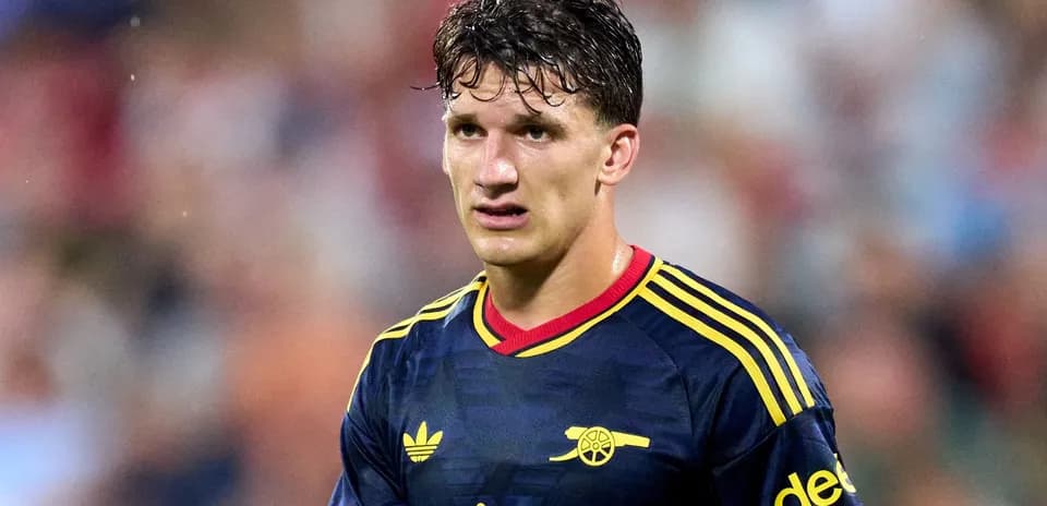 Player in Arsenal kit during match