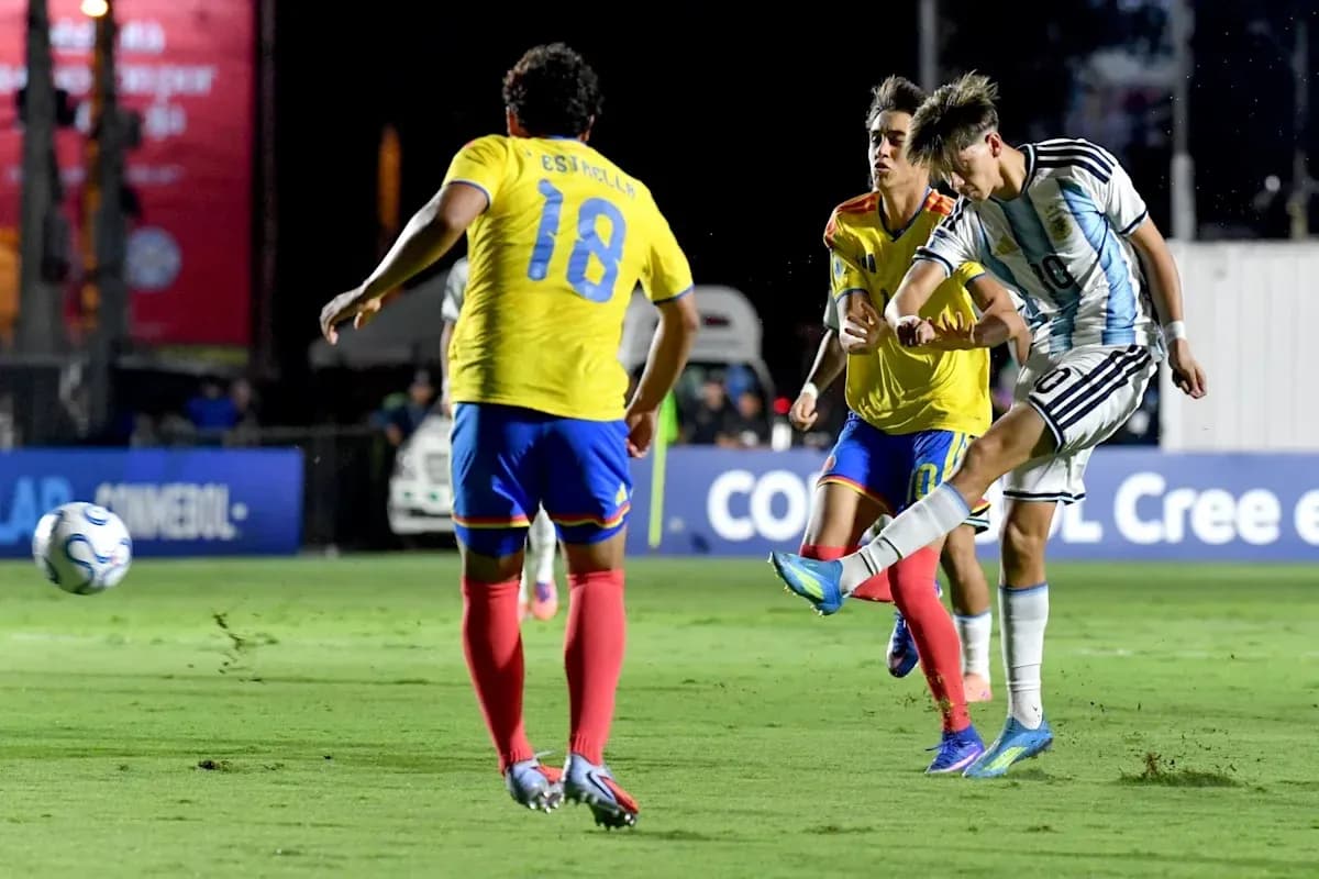 Argentinian player kicking ball in match against Ecuador