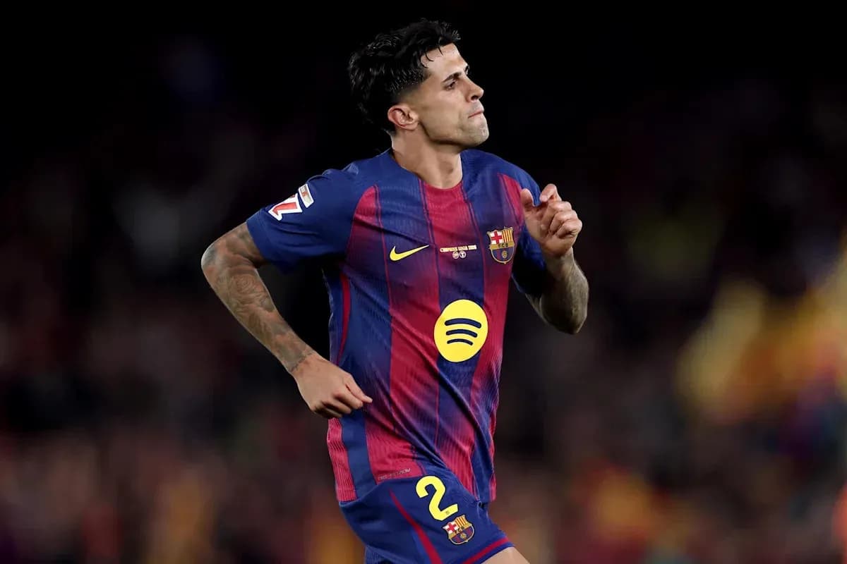 Player in Barcelona kit running on the pitch