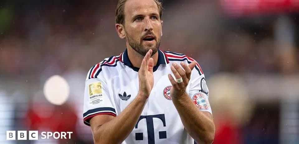 Player applauding fans in Bayern Munich jersey