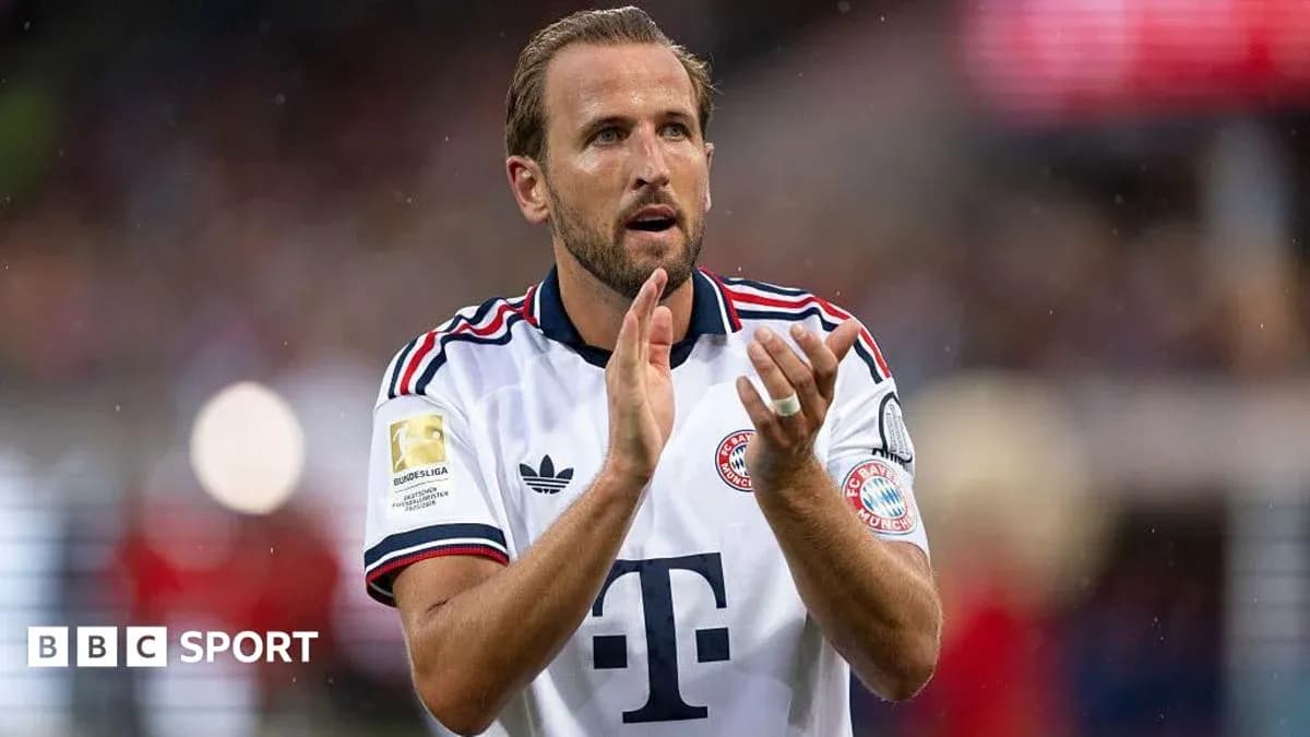 Player applauding fans in Bayern Munich jersey