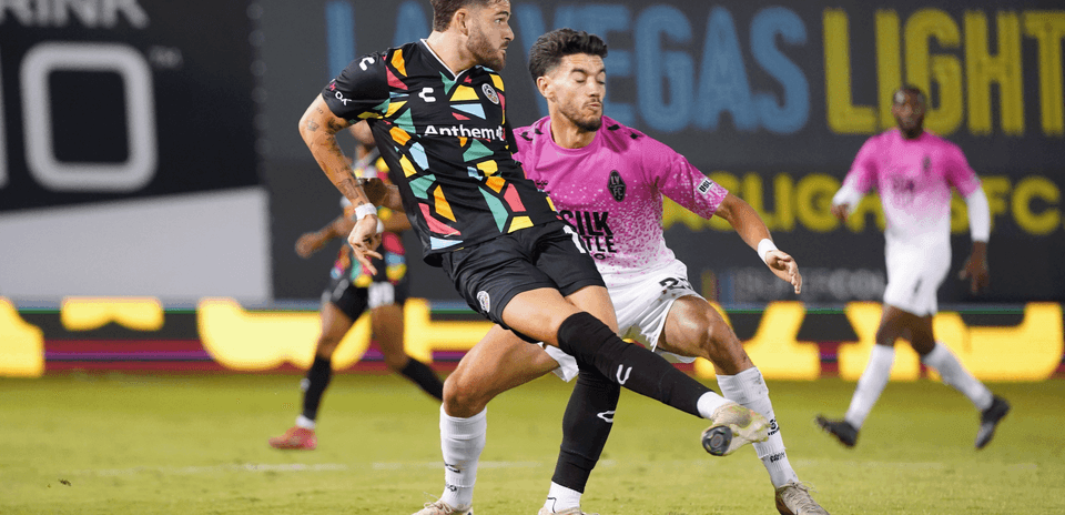 Las Vegas Lights player tackles Oakland Roots opponent