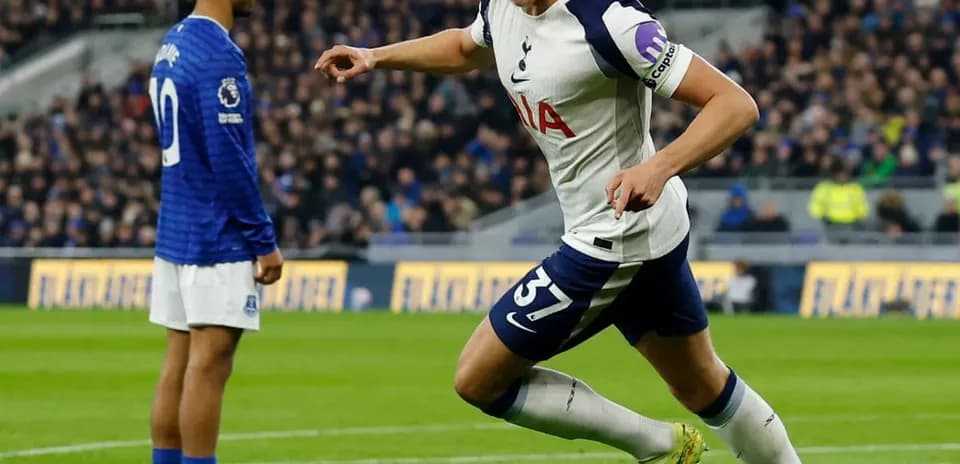 Tottenham player celebrating during match against Everton