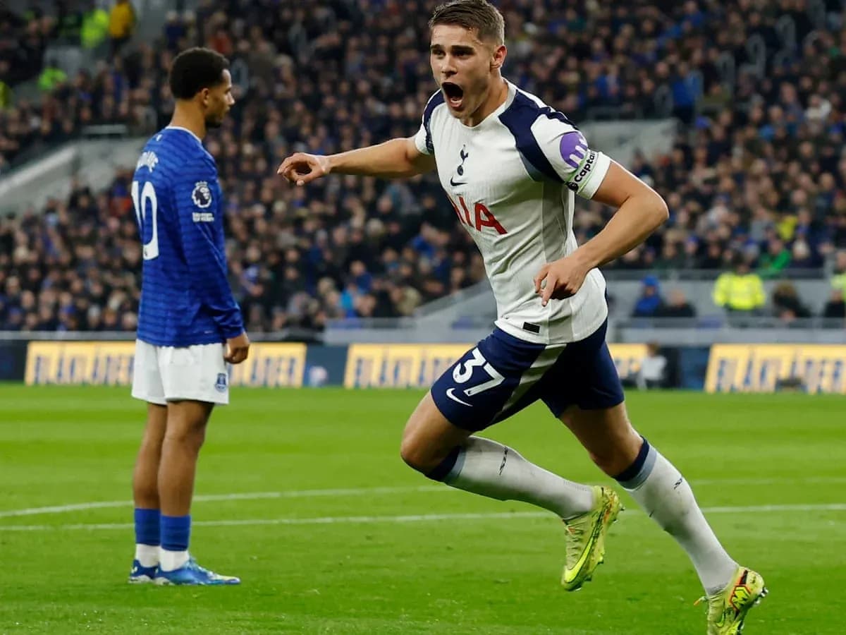 Tottenham player celebrating during match against Everton