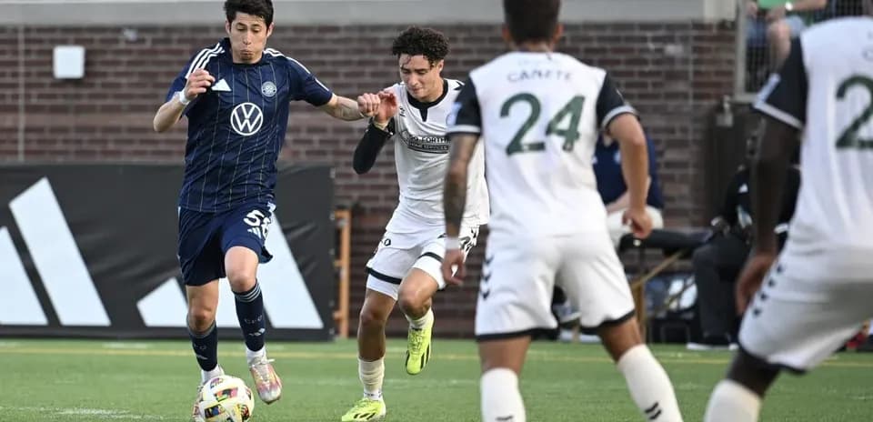 Player dribbling during Chattanooga vs Carolina match