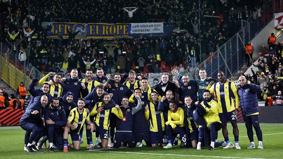 Fenerbahçe players celebrating with fans
