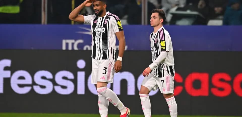 Juventus players celebrating during Serie A match