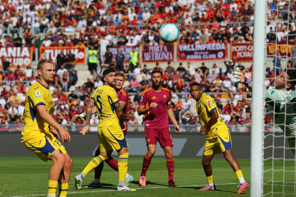 Players reacting to a high ball in match