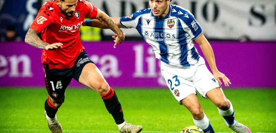 Levante player challenging Osasuna opponent for the ball