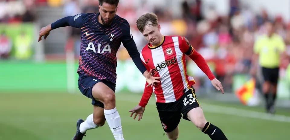 Brentford and Tottenham players contesting the ball