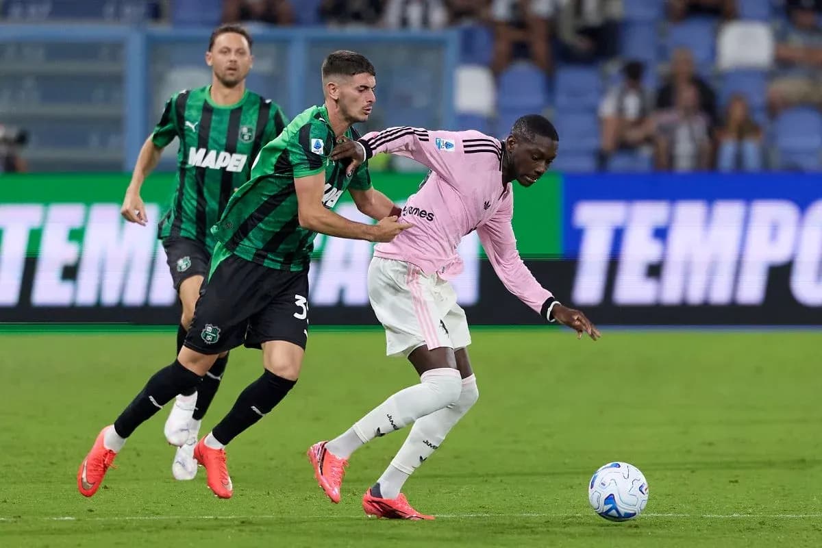 Sassuolo player tackles Juventus player during match