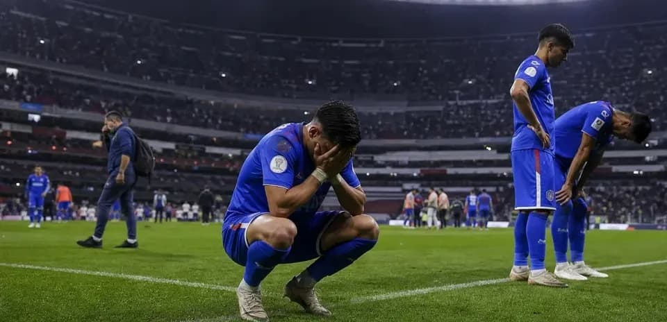 Cruz Azul players reacting after match defeat