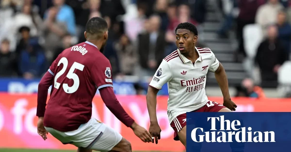 Player from Arsenal dribbling past opponent during match