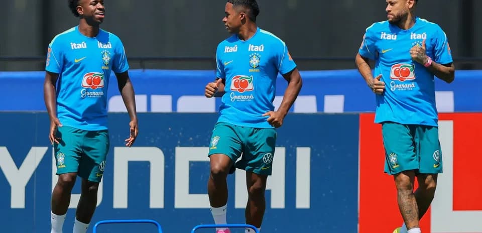 Brazil players training before World Cup match