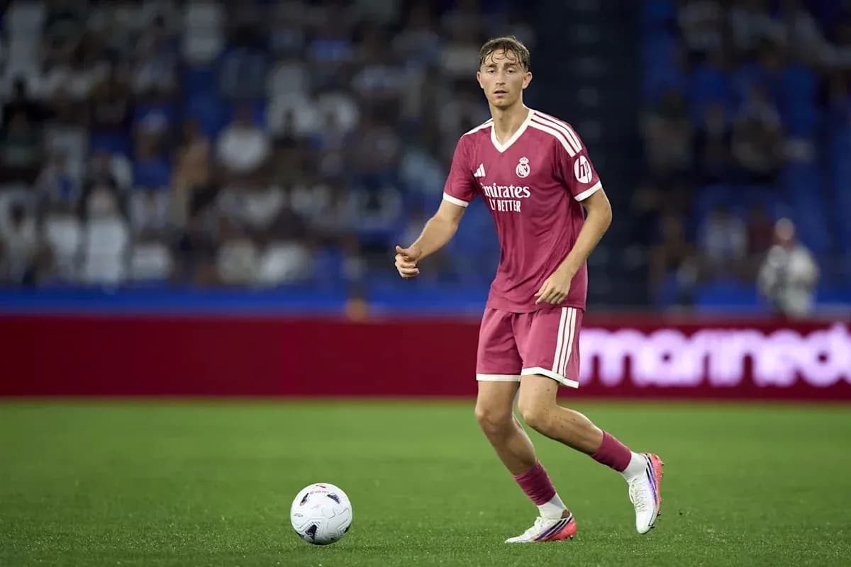 Player in pink kit preparing to pass ball