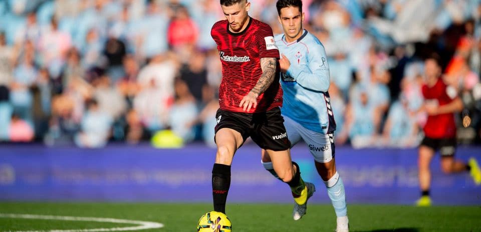 Player dribbling during Athletic Club vs Celta Vigo match