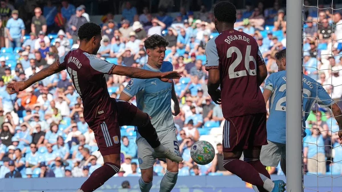 Players contesting during Manchester City vs Aston Villa