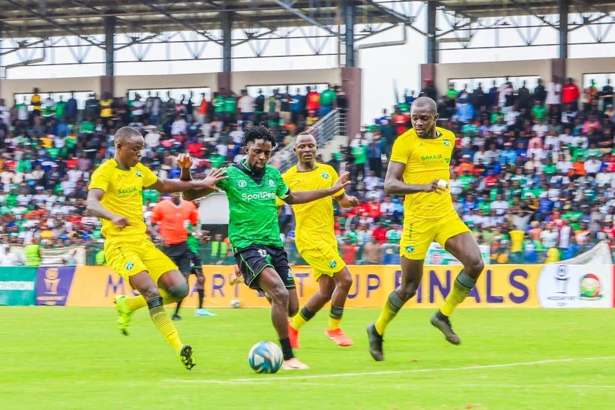 Gor Mahia player challenged by Nairobi United defenders