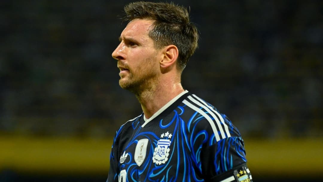 Lionel Messi in Argentina jersey during match
