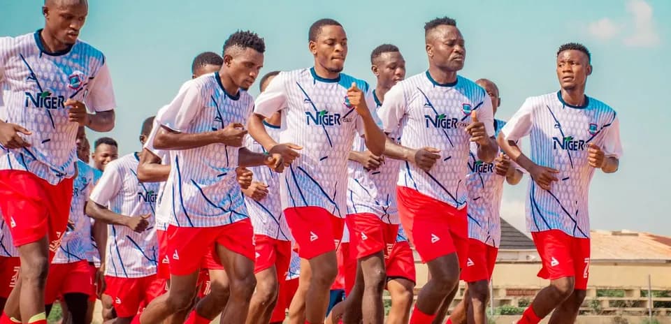 Niger Tornadoes players training on the field