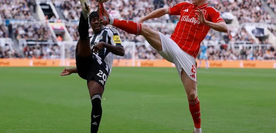 Players contesting for the ball during match