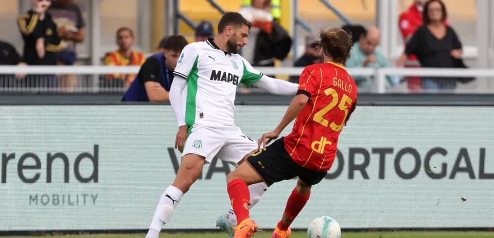 Sassuolo player challenging Lecce's Gallo
