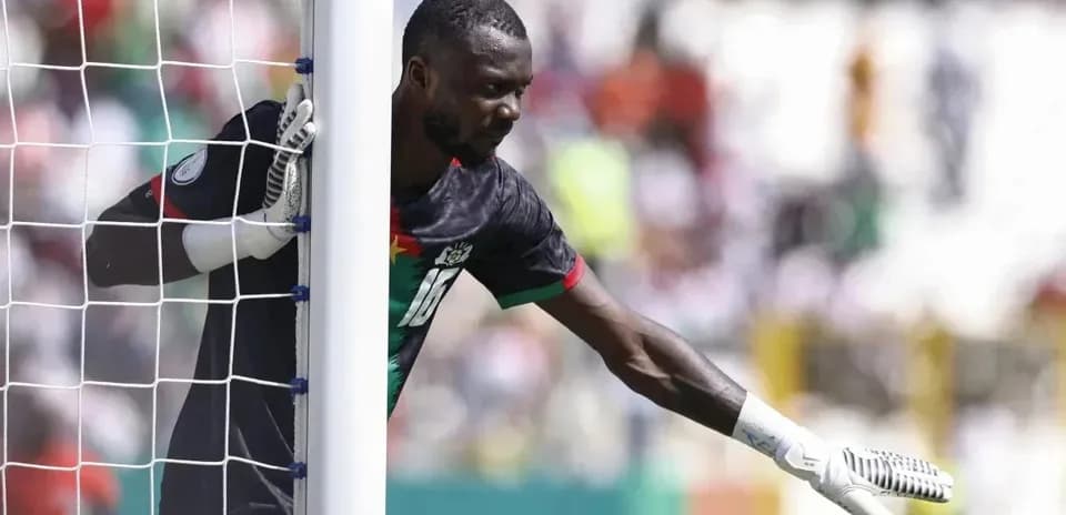 Goalkeeper signaling from behind the goalpost