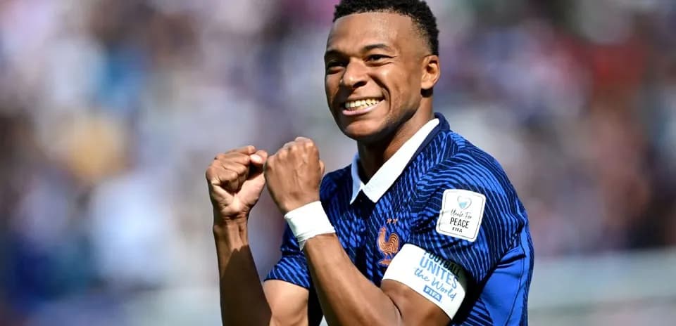 Kylian Mbappé celebrating during football match