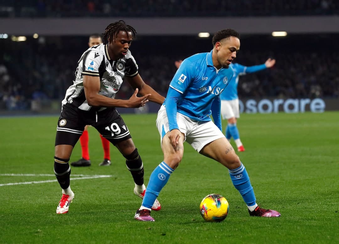 Player challenge during Napoli vs Udinese match
