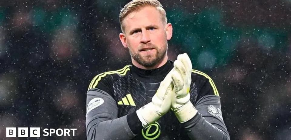 Goalkeeper clapping in snowy match atmosphere